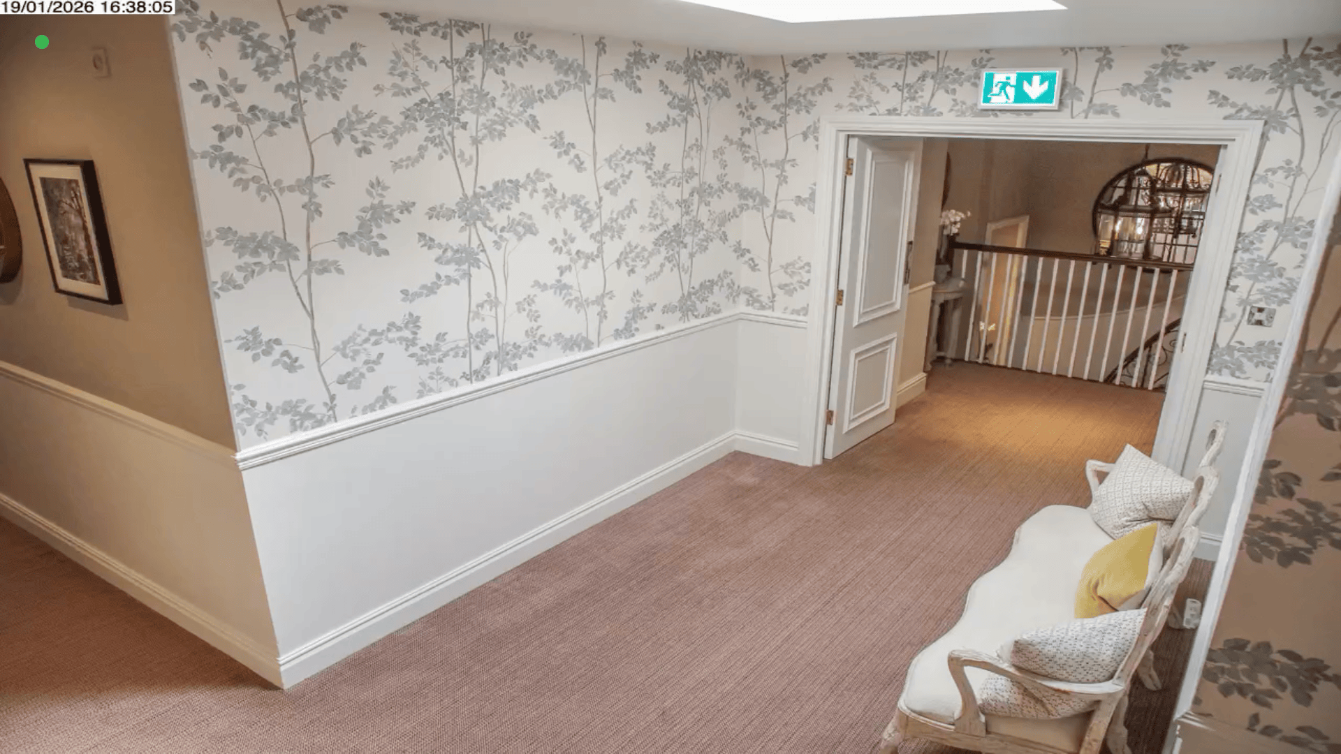 Full-screen live view, showing one camera with high quality streaming